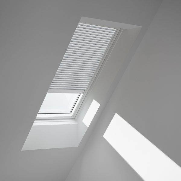 VELUX VCS 3737 Solar Venting Curb Mount Skylight with Solar Room Darkening Shade White - Image 4