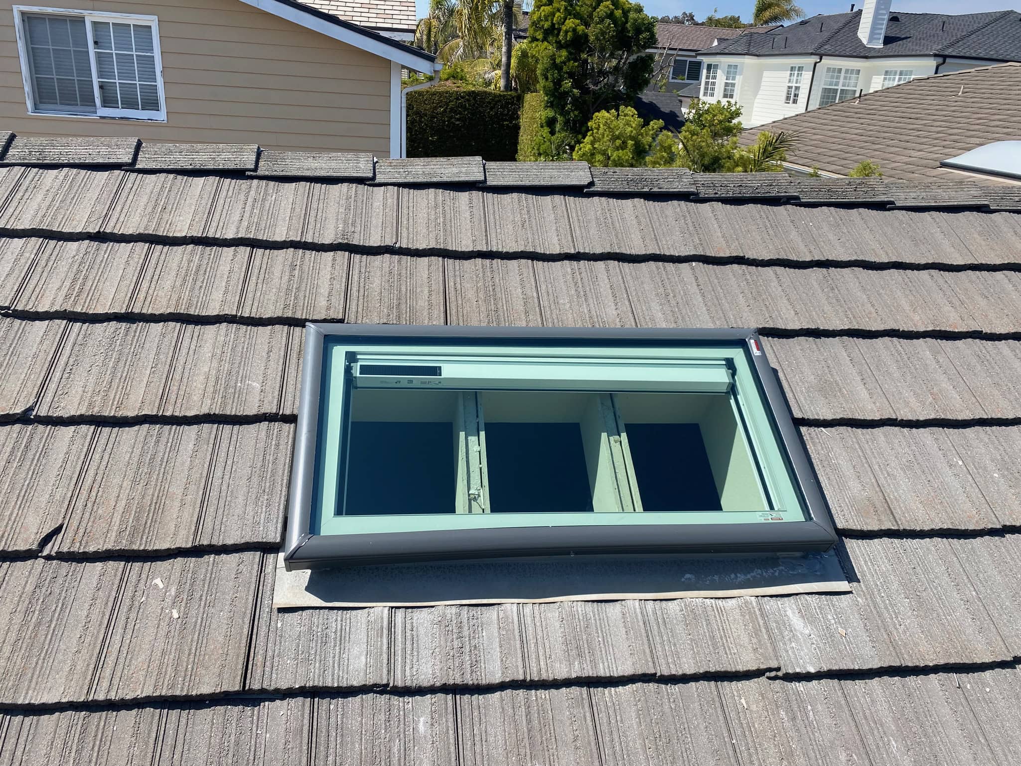 VELUX FCM 1430 Fixed Curb Mount Skylight - Image 8
